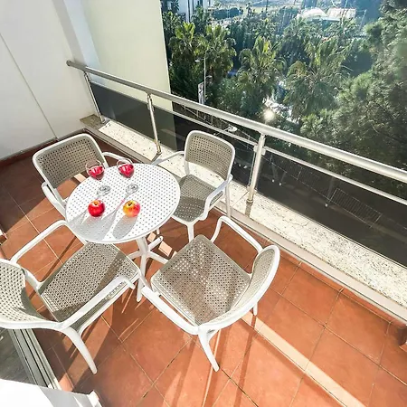 Adriatic Glow H62 * Golem (Tirana)