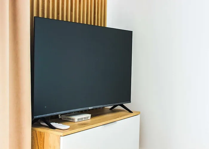 Adriatic Glow H62 * Golem (Tirana)