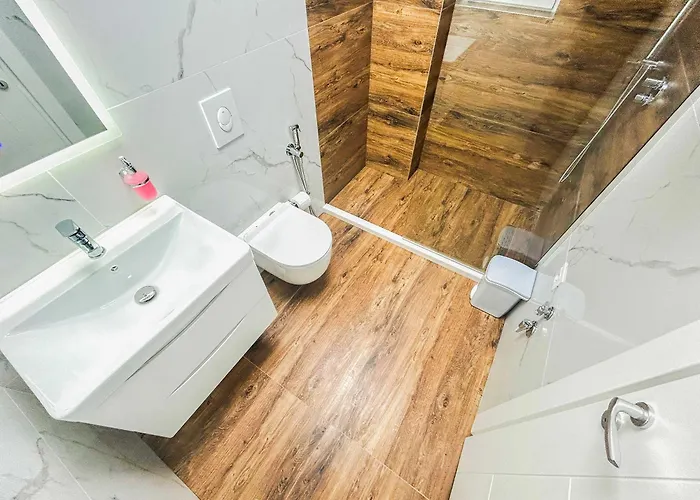 Adriatic Glow H62 Golem (Tirana)