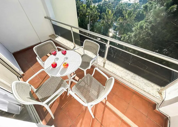 Adriatic Glow H62 * Golem (Tirana)