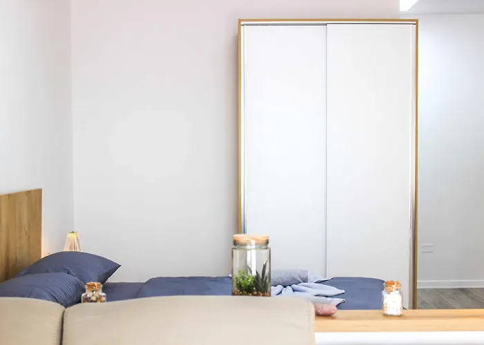 Adriatic Glow H62 * Golem (Tirana)